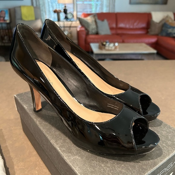 Via Spiga V-Ryan Black Patent leather. Great condition. - Picture 1 of 4